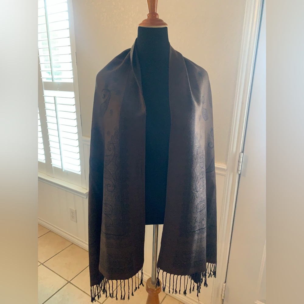 Elegant Shaw cover wrap
